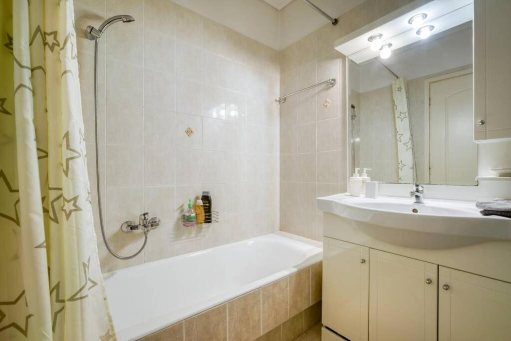 Spacious Family Flat Near Parthenon Free Parking Athens Exterior photo